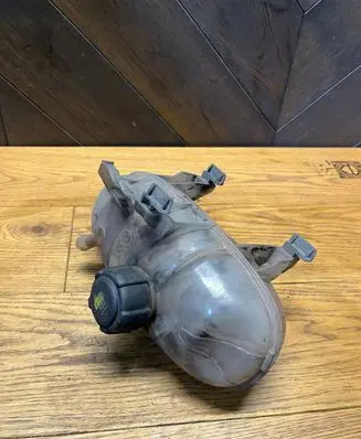 Opel Vivaro Coolant expansion tank/reservoir 217101893R