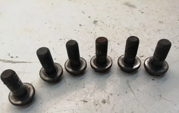 Ford Transit Flywheel bolts 