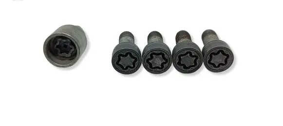 Volkswagen PASSAT B7 Anti-theft wheel nuts and lock 