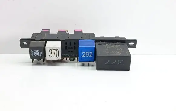 Volkswagen PASSAT B5 Fuse module