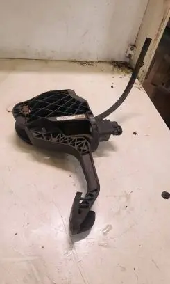 Volkswagen Touran I Clutch pedal 1T1721059BD