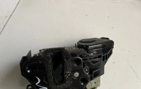 Hyundai Matrix Front door lock