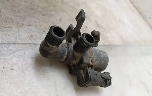 BMW 3 E36 Coolant heater control valve 8391418 1147412052