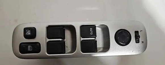 Suzuki Liana Electric window control switch