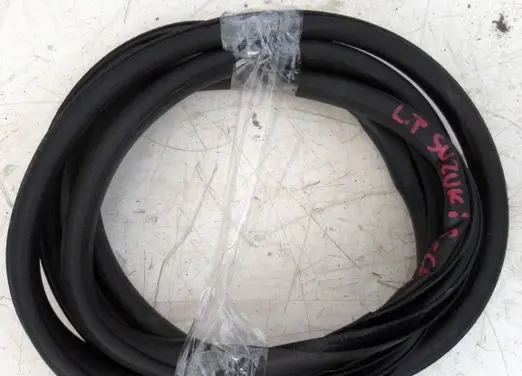 Suzuki SX4 S-Cross Rubber seal rear door 