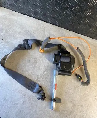 Volvo XC70 Middle seatbelt (rear) 9478176