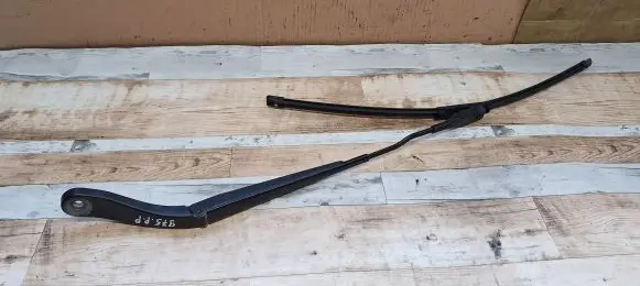 Front wiper blade arm