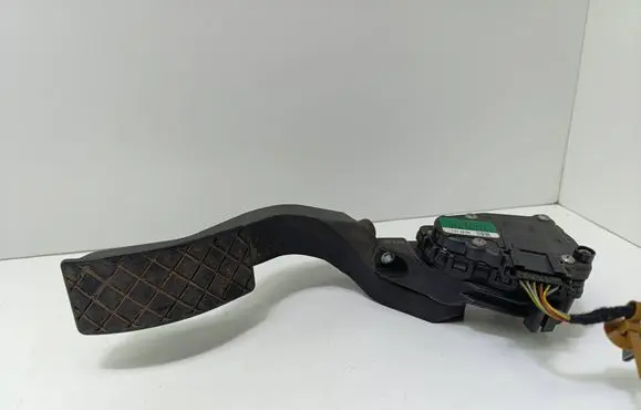 Volkswagen PASSAT B5.5 Accelerator throttle pedal 8D1721523E