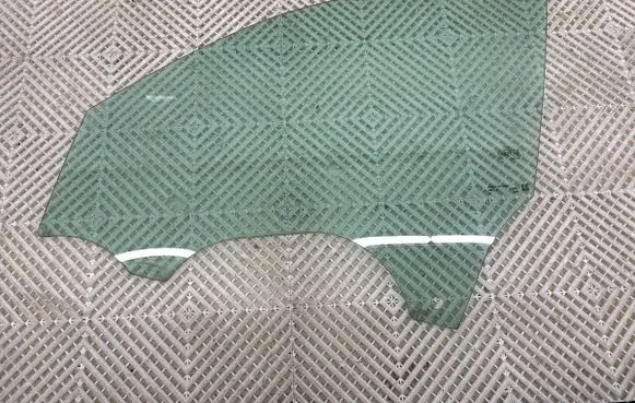 Audi Q8 Front door window glass four-door 4M8845201