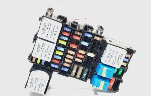 Renault Clio IV Fuse box set 240184574S