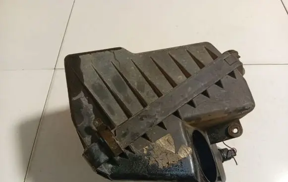 Mazda 323 Air filter box 