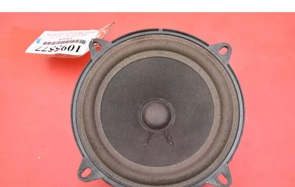 Dacia Duster Subwoofer speaker