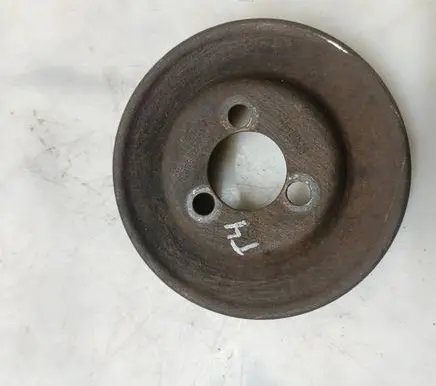 Volkswagen Transporter - Caravelle T4 Water pump pulley 068121031K
