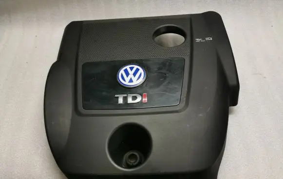 Volkswagen Golf IV Engine cover (trim) 038103925