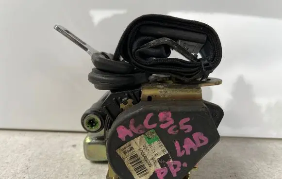 Audi A6 S6 C5 4B Front seatbelt 560586001 008L000 31716