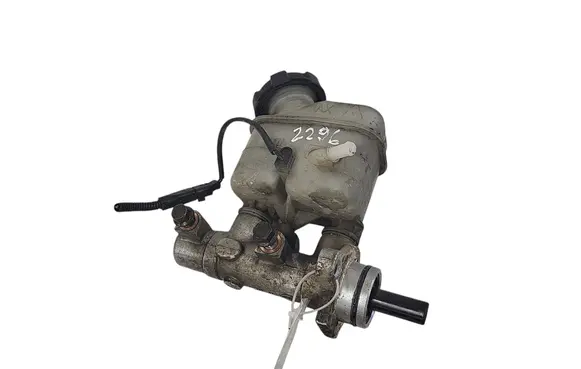 KIA Carens II Master brake cylinder