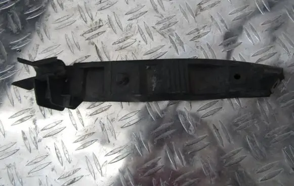 Audi A3 S3 8L Front bumper mounting bracket 8l0807184c