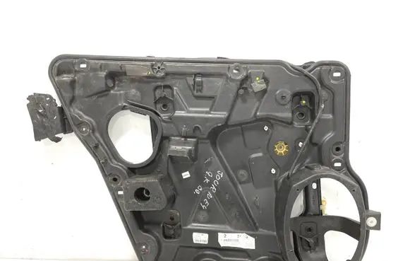 Rear window lifting mechanism without motor