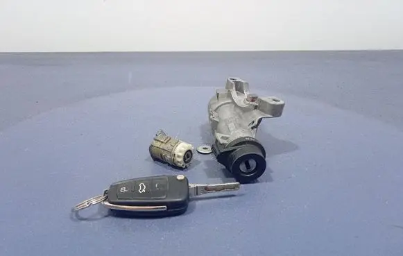 Audi A4 S4 B7 8E 8H Ignition lock 4B0905851N