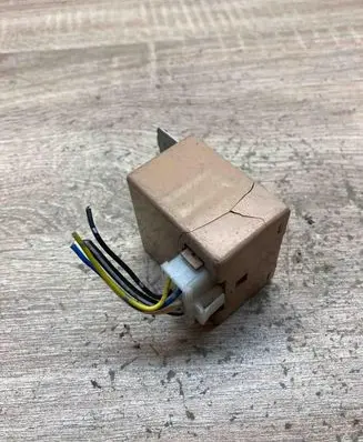 Mitsubishi Space Wagon Other relay MD332124 0680005220 OILLEVEL