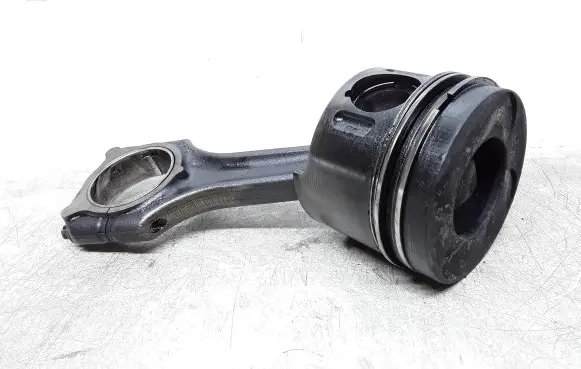 Mercedes-Benz E W211 Piston with connecting rod