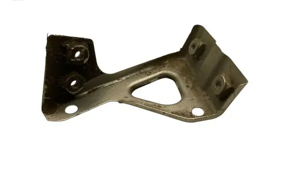 Volkswagen Tiguan Fender mounting bracket 5N0821135