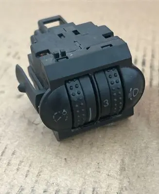 Volkswagen PASSAT B5.5 Headlight level height control switch 3B0941333C