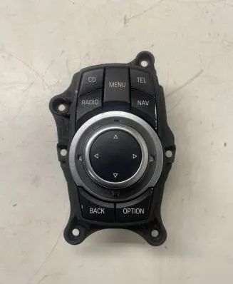 Head unit multimedia control