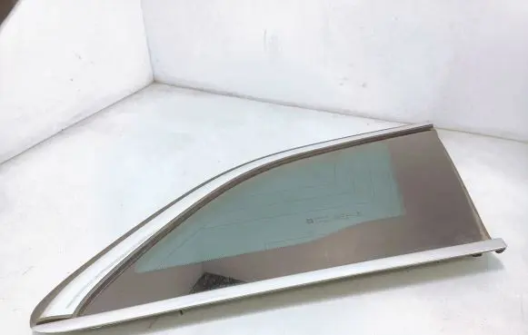 Opel Insignia A Rear side window AS3