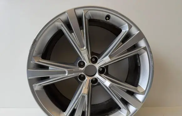 Audi Q8 R21 alloy rim 4M8601025H