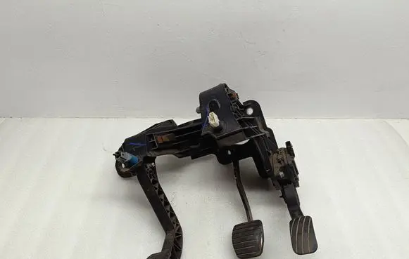 Renault Master III Pedal assembly 8200672367 2210164 8200672233