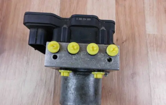 Toyota Avensis T270 ABS Pump 4454005150 0265956309