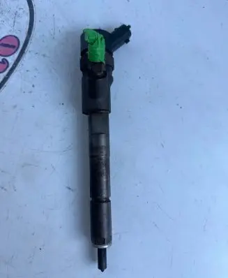Toyota Auris 150 Fuel injector 2367033040