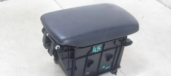 Toyota RAV 4 (XA40) Armrest 