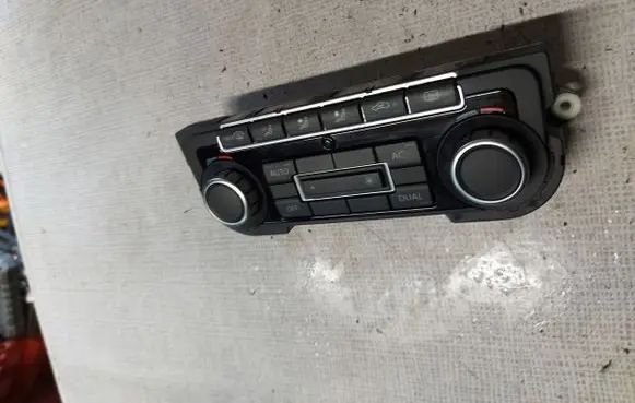 Volkswagen Golf VI Climate control unit 5K0907044BS