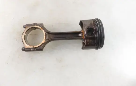 Opel Zafira C Piston with connecting rod 