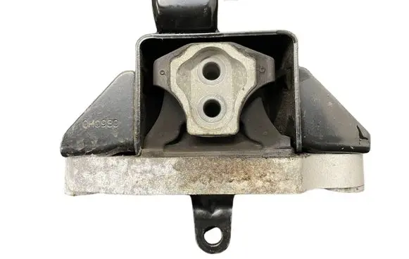 Hyundai Tucson TL Engine mount bracket 21830D3200