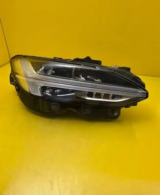 Volvo S90, V90 Headlight/headlamp 31655735