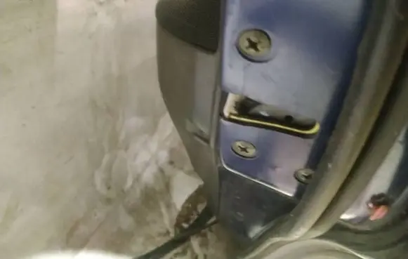 Mitsubishi Pajero Sport I Rear door lock