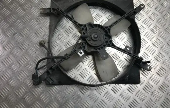 Mitsubishi Colt Radiator cooling fan shroud