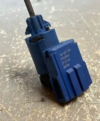 Volkswagen Golf IV Brake pedal sensor switch 1J0927189 19322002 270402