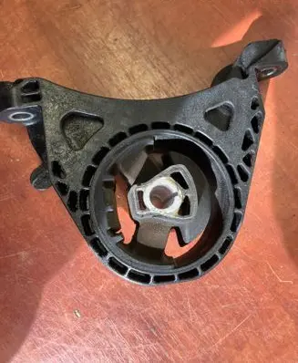 Opel Insignia A Engine mount bracket 13227769
