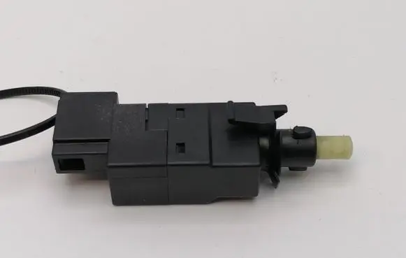 Mercedes-Benz E W211 Brake pedal sensor switch 0015454009