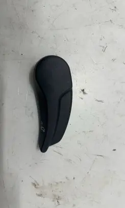 BMW 7 G11 G12 Engine bonnet (hood) release handle 51477343389
