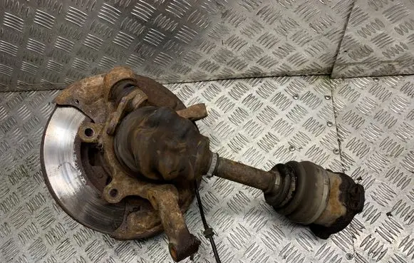 Nissan Pathfinder R50 Front wheel hub