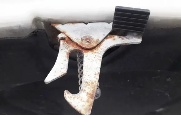Volvo S80 Engine bonnet (hood) release handle