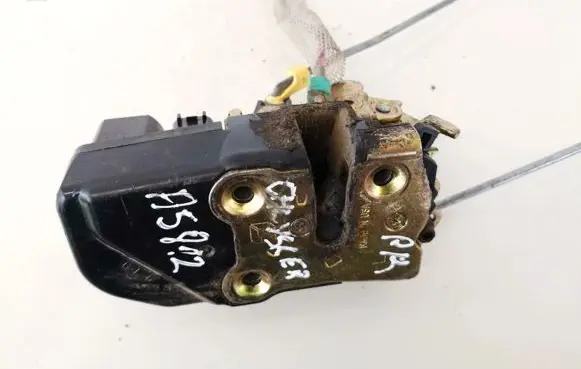 Chrysler PT Cruiser Front door lock