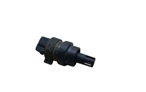 Volkswagen Golf IV Mass air flow meter 028906081