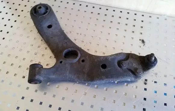 Toyota Avensis T270 Front lower control arm/wishbone
