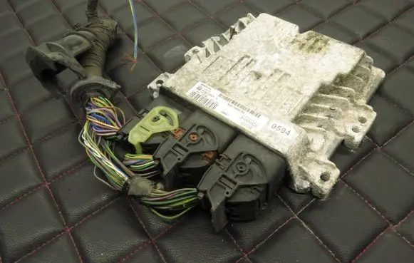 Ford Focus Engine control unit/module BV6112A650SG S180133029